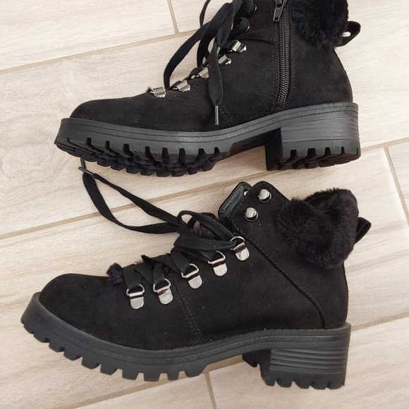 r2 Black Faux Suede & Fur NWOB Lace Up Ankle Boots.  Size 6M - Picture 5 of 8